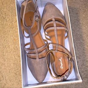 Pointe toe flats sandals